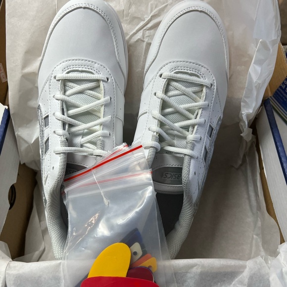 CHEERLEADING Asics White and Gray Athletic Shoes - Picture 2 of 4